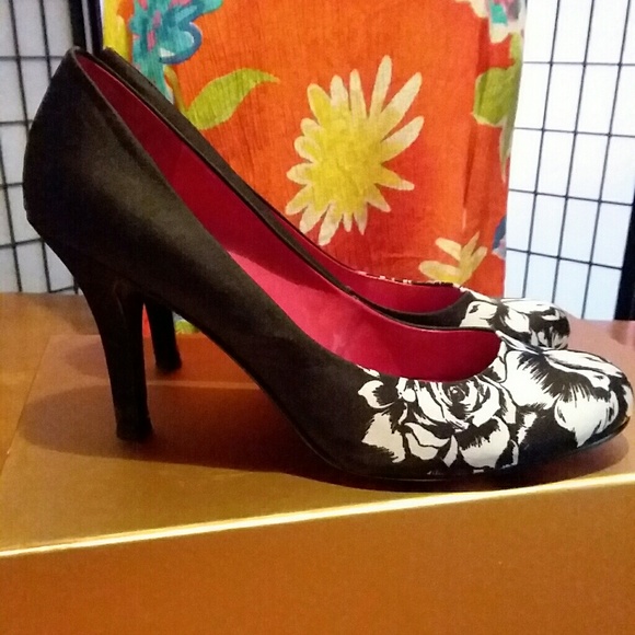 Nine West Shoes - 🌹👡Nine West Rose Floral Print Pumps👠